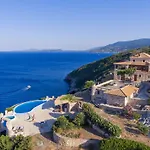 Villa Blue Caves - Exceptional With Private Pools Direct Access To The Sea Koríthi